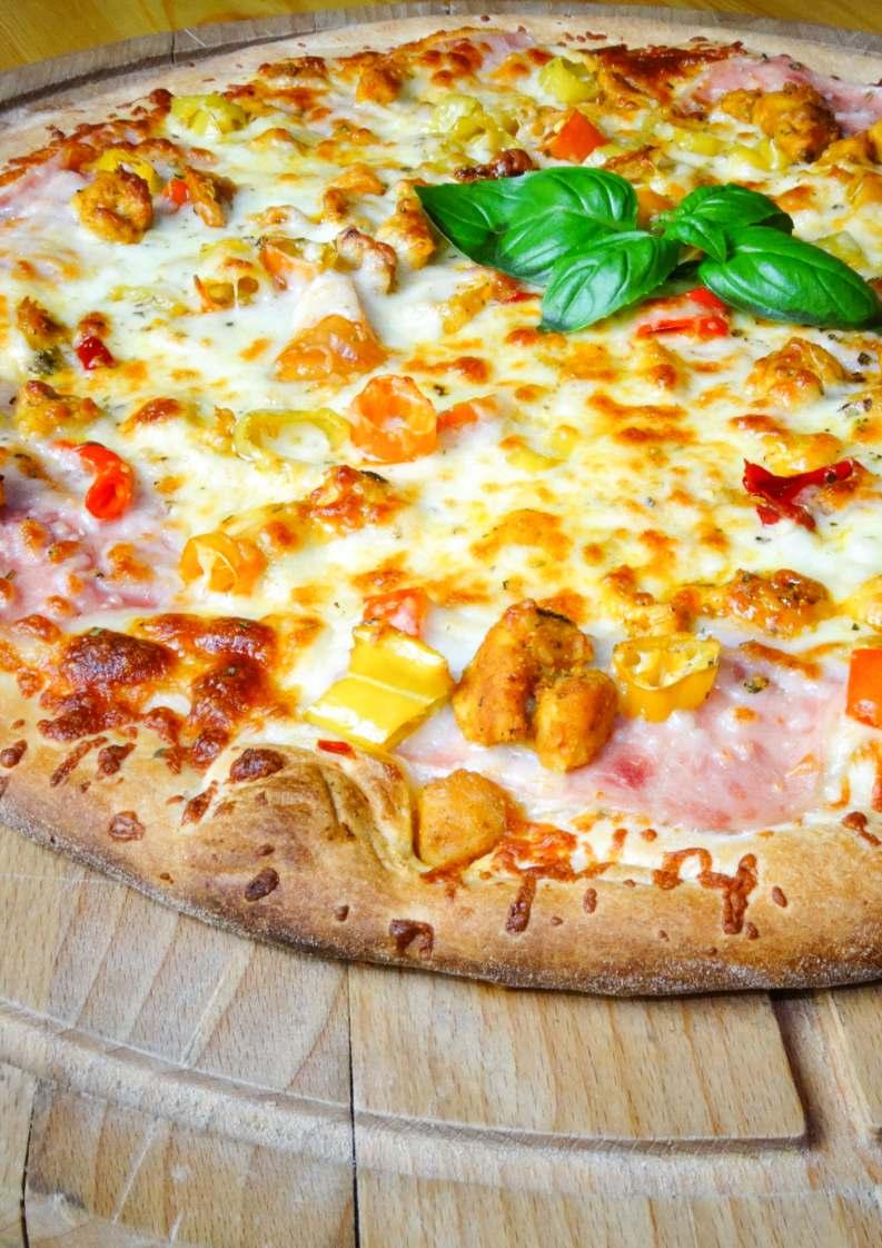 PIZZA DODATKI DO PIZZY MOŻNA WYMIENIĆ BEZ DOPŁATY WYŁĄCZNIE W SWOJEJ GRUPIE CENOWEJ. PRZY ZAMÓWIENIACH PIZZY PÓŁ NA PÓŁ LICZYMY CENĘ PIZZY DROŻSZEJ.