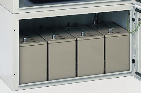 Komora akumulatorów Jest oddzielona od części z elektroniką. Przeznaczona do umieszczenia akumulatorów kwasowo-ołowiowych o pojemności 2Ah (CG100) lub 2Ah do 55Ah (CG200).