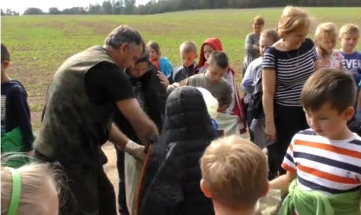 Organizują one lokalne wydarzenia