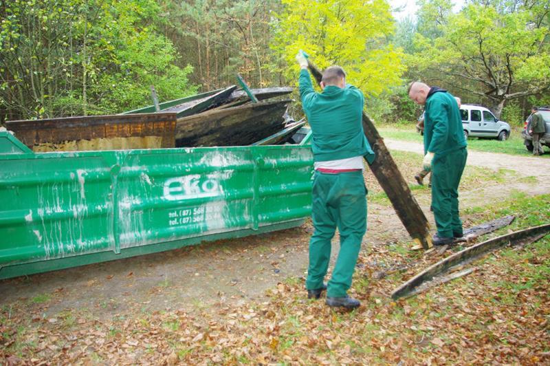 Sprzątanie świata z psami w