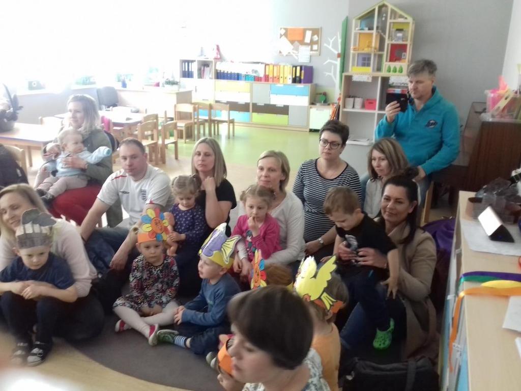 Ecowywiadówka Podczas spotkania z rodzicami stworzone zostały możliwości oddziaływania przez edukację dzieci na ich najbliższych w