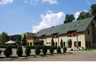 V roku 2014 prešiel úplnou modernizáciou a stal sa tak turistickou atrakciou, ktorej ďalšou výhodou je aj jeho umiestnenie na úpätí Grojca. 11. Kostol sv. Kríža v Żywci Kostol sv.