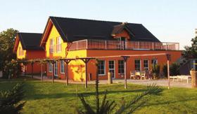 Centrum regionálneho produktu Pastierske centrum v Koniakowe, koliba, salaš, Pastierska výstava a Goralský obchodík Pastierske centrum tvoria: tradičná drevená koliba, v