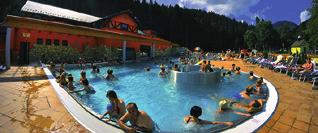 Bešeňová ponúka odpočinok v 18 bazénoch (v zimnej sezóne v 9-tich) s termálnou alebo priezračnou vodou s teplotou až do 40 C.. Energiu načerpáte v saunovom svete alebo oddychovom priestore Átria.