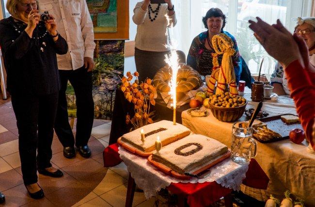 Klub Seniora w Orłowie to strzał w dziesiątkę 10 dotychczasowych lat Miejskiego Klubu Seniora Orłowo zamkniętych jest w pięciu opasłych tomach kroniki dokumentującej wydarzenia z udziałem tutejszych