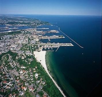 8. ZGŁOSZENIA DO ZAWODÓW: Zgłoszenia do zawodów prosimy przesyłać do dnia 3.10.2016 w pliku lxf na adres mailowy jchroscielewski@op.pl. oraz przemek.ksdelfin@wp.