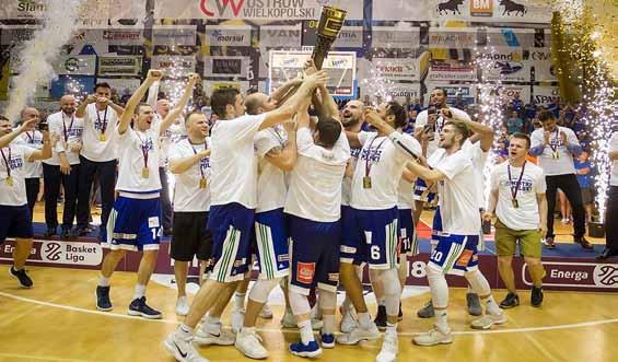 strona 14 team sezon 2018/2019 nr 1 kkwloclawek.pl Gdzie się podziali? Zespół z sezonu 2017/2018 na zawsze zapisał się złotymi zgłoskami w historii włocławskiej, ale też polskiej koszykówki.