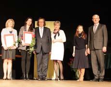 Do nowej metody przekonywał przykład z dwiema szkołami, w których mamy uczniów o takich samych wynikach na sprawdzianie po szóstej klasie, ale w jednej z nich uczniowie uzyskują na egzaminie