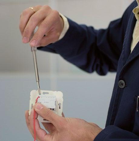 puszki ściennej BEZPIECZEŃSTWO Pełna izolacja mechanizmu