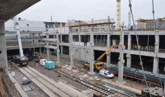 Prefabrykacja na tle konkurencyjnych technologii Przewaga nad Konstrukcje monolityczne Stal Drewno Technologia prefabrykatów