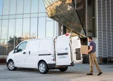 lat / 1 6 0 000 KM DODAJ MOCY SWOJEJ FIRMIE Połączenie dwóch wielokrotnie nagradzanych modeli NV200 i LEAF zaowocowało