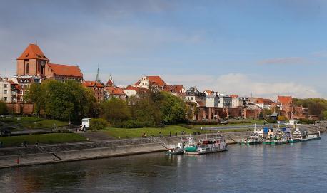 E70, łączącej Europę Zachodnią i Wschodnią, a także rolą transportu