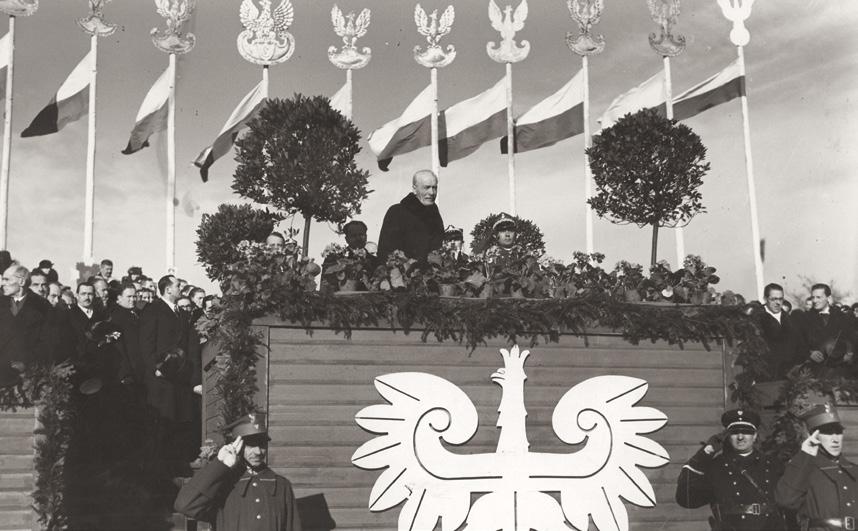 Naklejka okienna z okazji 10 rocznicy odzyskania niepodległości, 11 listopada 1928 r. Poczty sztandarowe organizacji kombatanckich pod Grobem Nieznanego Żołnierza.