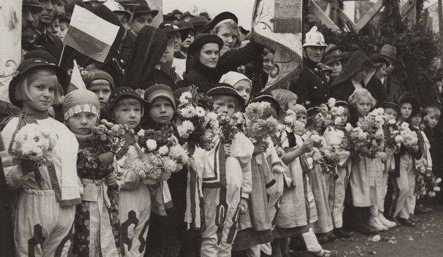 Moneta (tzw. klipa) wydana przez Mennicę Państwową z okazji 70. rocznicy odzyskania niepodległości, Warszawa, 11 listopada 1988 r.
