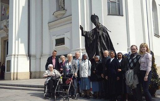 Tym przebojem nasz barwny cygański korowód, składający się z pracowników i mieszkańców DPS zainaugurował Majówkę w stylu cygańskim. Atmosfera tego dnia była niesamowita!