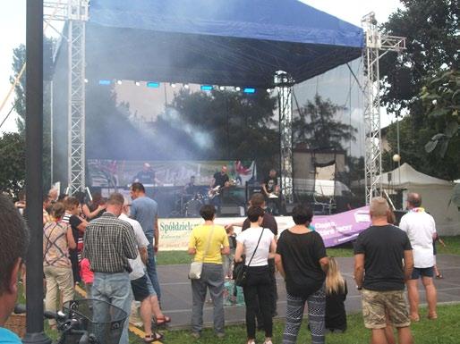 Strażacy z Jednostki Ratowniczo-Gaśniczej nr 2 PSP ustawili ściankę wspinaczkową, na której można było sprawdzić swoje umiejętności. Kolejka chętnych była niemal do zmroku.