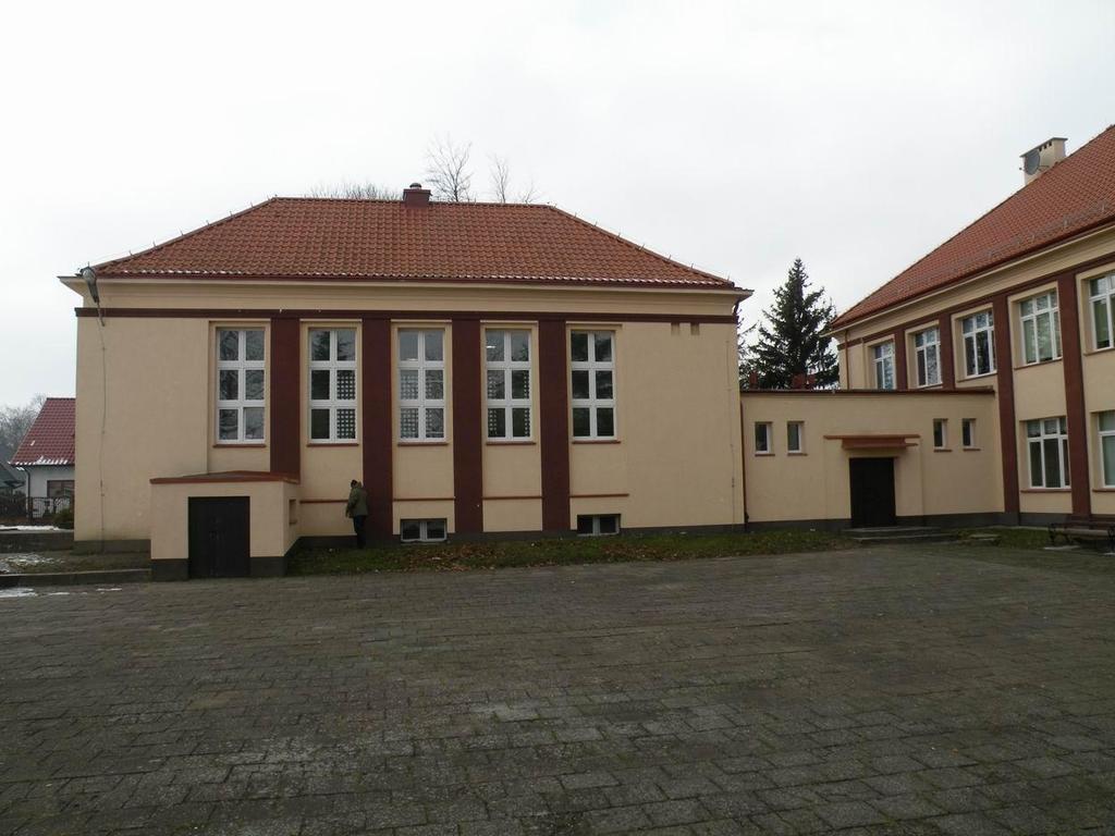 4. OPIS STANU ELEMENTÓW KONSTRUKCJI: Brak widocznych spêkañ i zarysowañ œcian i nadpro y œwiadczy o prawidùowej pracy elementów konstrukcji noœnej, równie elementów posadowienia budynku.
