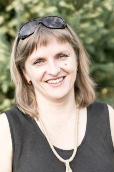 Aleksandra Wnuk - psycholog i pedagog specjalny, specjalista wczesnego wspomagania rozwoju, dyrektor Niepublicznej Poradni Wczesnego Wspomagania Rozwoju i Punktu Przedszkolnego "Lolek" PSONI Koło w