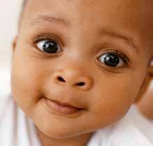 Rozwój słuchu u dzieci 0 3 miesiące 3 6 miesięcy 6 9 miesięcy 9 12 miesięcy Dziecko reaguje na głośne i nagłe dźwięki