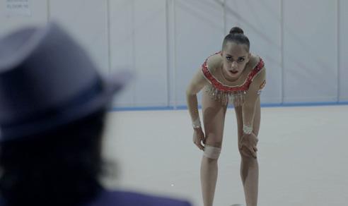 Chad Chenouga, Francja, 2017, 97 (PL,EN) Konkurs Filmów Młodzieżowych Portret rosyjskiej gimnastyczki artystycznej, którą poznajemy, gdy w wieku 20 lat przygotowuje się do najważniejszego wydarzenia