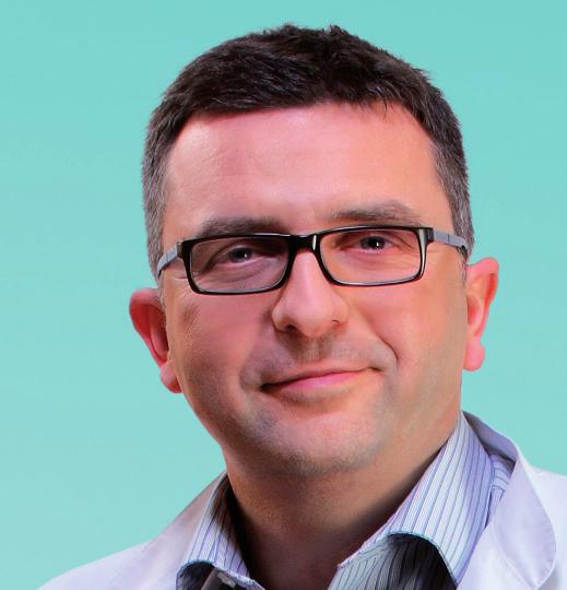 AUTORZY RAPORTU Dr hab. Adam Maciejczyk Dolnośląskie Centrum Onkologii we Wrocławiu Onkolog, specjalista z zakresu radioterapii onkologicznej. Dyrektor Dolnośląskiego Centrum Onkologii we Wrocławiu.