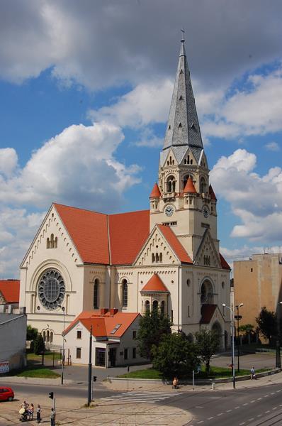30 ZAŁACZNIK 1 W średniowieczu chrześcijaństwo było główną religią wyznawaną w Europie.