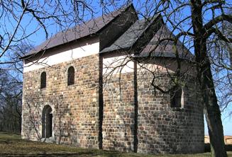 Na podstawie badań dendrochronologicznych stwierdzono, że mosty wzniesiono w latach 963 964. Pale wbijano zimą, wykorzystując taflę lodu jako plac budowy. Mosty pełniły swoją funkcję do 1038 r.