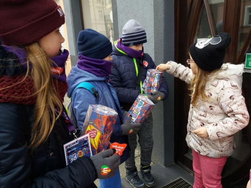 Do grania włączyli się również ubiegłoroczni wolontariusze z klasy 7c, 5c oraz gimnazjum.