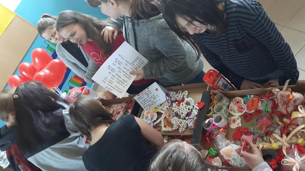 - KIERMASZ WALENTYNKOWY W lutym rozpoczęliśmy