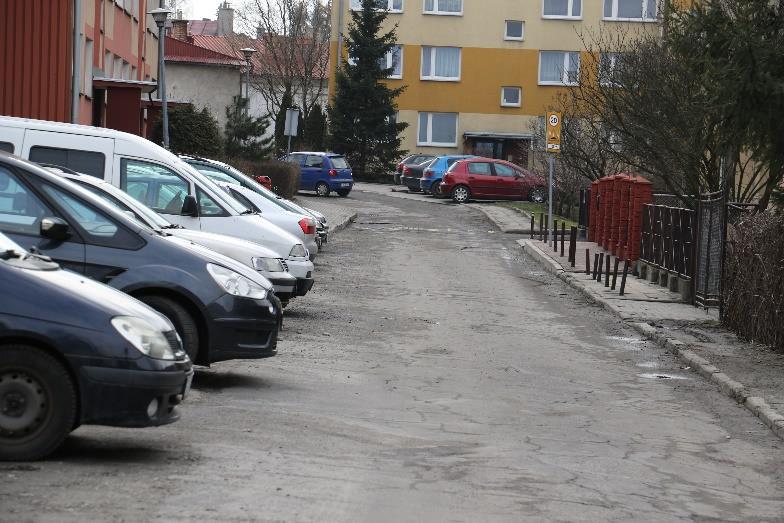 Inwestycje w infrastrukturę Drogi gminne: 8 427 000 zł Przebudowa chodnika przy ul. Mickiewicza (50 tys. zł) Przebudowa ul. Miłosza (100 tys. zł) Przebudowa ul. Asnyka (150 tys. zł) Przebudowa ul. Kraszewskiego (400 tys.