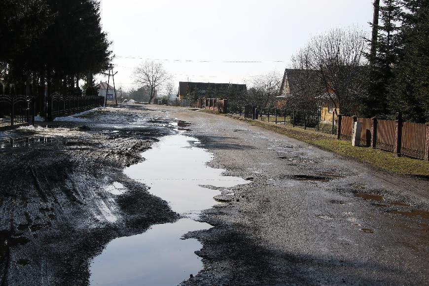 Żwirowej i ul. Łazy Kostkowskie (na odcinku między ul.