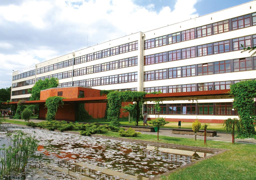 Na niektóre kierunki studiów wymagane jest zaświadczenie o braku przeciwwskazań do podjęcia studiów (szczegóły Uchwała 90/2017.
