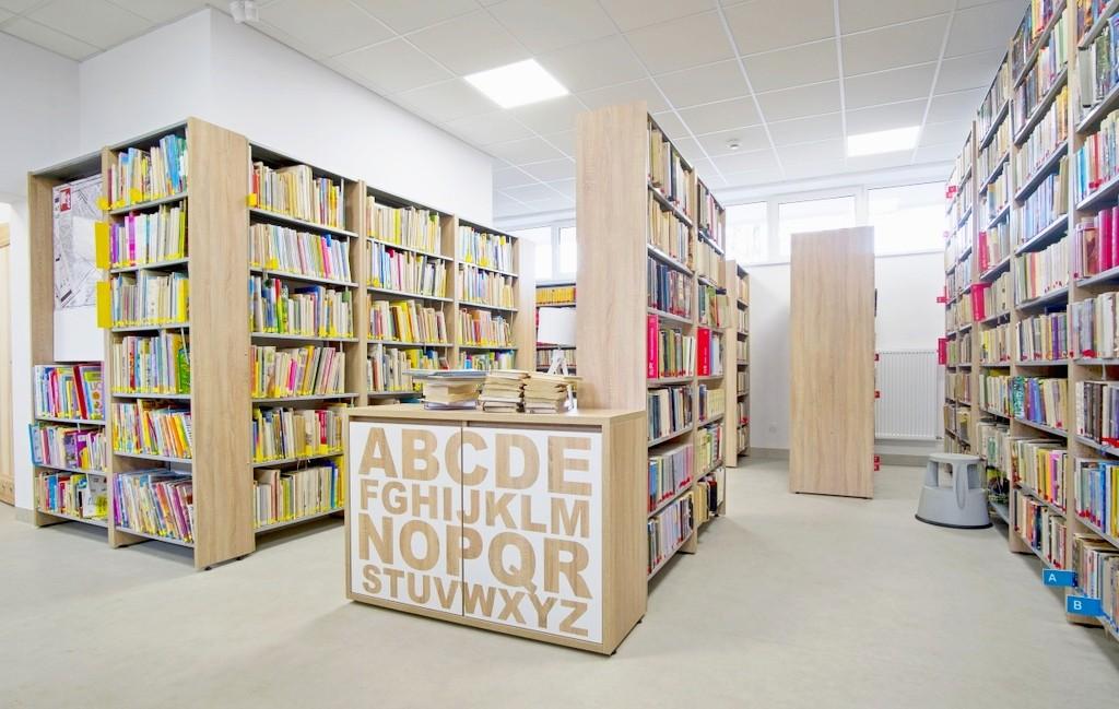 Sytuacja zawodowa bibliotekarzy W 2015 r. w bibliotekach publicznych województwa małopolskiego na stanowiskach bibliotekarskich zatrudnionych było 1 429 osób.