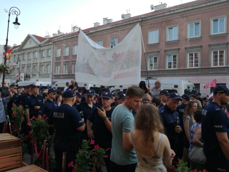 Prawo do kontrdemonstracji Zaobserwowane kontrdemonstracje odbyły się w trakcie marszu kontynuowanego po rozwiązaniu zgromadzenia. 1.