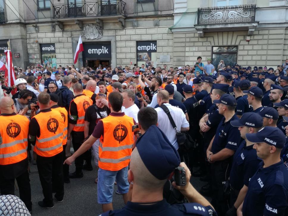 wysokości ul. Smolnej w celu zatrzymania dalszego przemarszu.