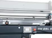 Roboty przemysłowe znajdują zastosowanie przy maszynach produkcyjnych takich jak tokarki CNC czy centra obróbcze.