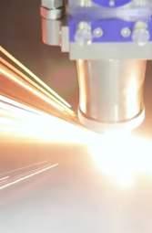 jej jakoœci. Technologia FIBER pozwala na ciêcie blach i innych materia³ów o ró nej gruboœci od bardzo cienkich po bardzo grube. D³ugoœæ fali w laserze FIBER liczy 1,064 mikrometra.