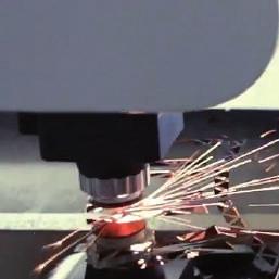36 LASERY ŒWIAT OWODOWE CM-3015C Wycinarka laserowa zapewnia dużą