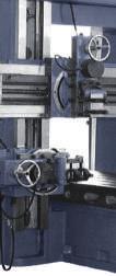 Model wyposażony w servomotory, Wymiary stołu [mm] Przesuw wzdłużny [mm] Obroty wrzeciona [obr/min] Końcówka wrzeciona