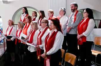 Na płycie widnieje napis: Nowa płyta nagrobna Królowo Polski, módl się za nami! 3 maja to dzień, w którym każde Polskie serce bije mocniej.