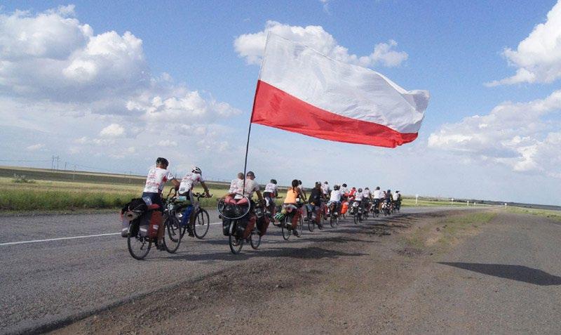 Kultywując nową świecką tradycję kokotkową, zjedzone zostały również sobotnio-nocne lody. Niedzielę przywitaliśmy Jutrznią (recytatywa idzie nam coraz lepiej) i medytacją nad Słowem Bożym.
