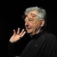 Between.Warsztaty STANLEY E. GONTARSKI i JON McKENNA Wtorek, 15.05.2018 (Teatr na Plaży, Sopot) S. E. Gontarski profesor literatury angielskiej na Stanowym Uniwersytecie Floryda, patron honorowy Beckett Research Group in Gdańsk.