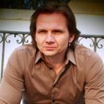 Fot. Joanna Gind PRZEMYSŁAW WASILKOWSKI jest absolwentem Wydziału Aktorskiego Państwowej Wyższej Szkoły Filmowej, Telewizyjnej i Teatralnej w Łodzi.