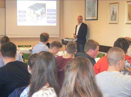 Ponadto przeprowadziliśmy kilka seminariów technicznych prezentujących nowe technologie i materiały budowlane, zorganizowaliśmy także dwie sesje kursu przygotowawczego do egzaminu na uprawnienia