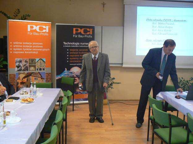 Podkreślił, że członkowie Koła Seniorów stanowią wielką rodzinę darzącą się szacunkiem. Następnie podziękował byłemu przewodniczącemu kol.