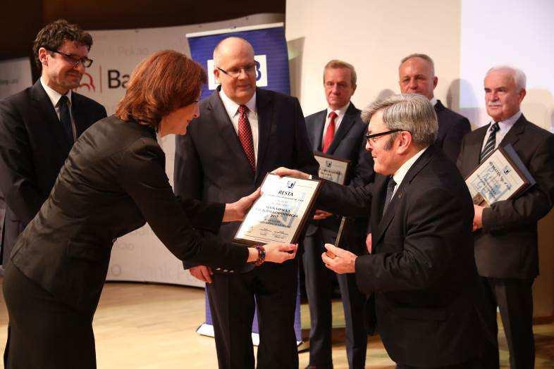 W wyniku dyskusji nt. BIM zaakceptowano ogólny kierunek wdrażania na uczelniach BIM w budownictwie, gdyż w przyszłości będzie to koniecznością której nie unik-niemy.