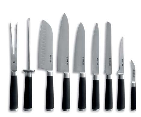 a ostrze zachowuje długo żywotność Bezpieczna wyprofilowana rękojeść W zestawie: 1 Widelec do mięsa 320 mm 2 Ostrzałka 340 mm 3 Nóż Santoku 336 mm 4 Nóż kucharski 370 mm 5 Nóż kucharski 333 mm 6 Nóż