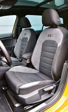 w 7 airbagów, odtwarzacz CD, częściowo skórzane siedzenia i światła LED.