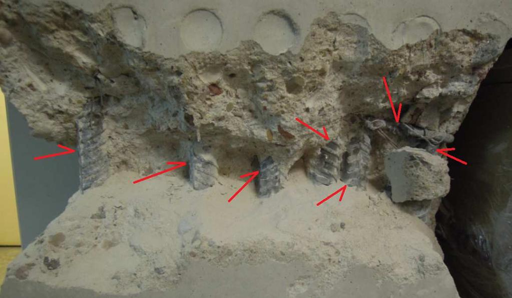 Odkrywka nr11 zbrojenia podłużnego słupa. 5.2.4. ŚCIANY Ściany działowe murowane z elementów ceramicznych.