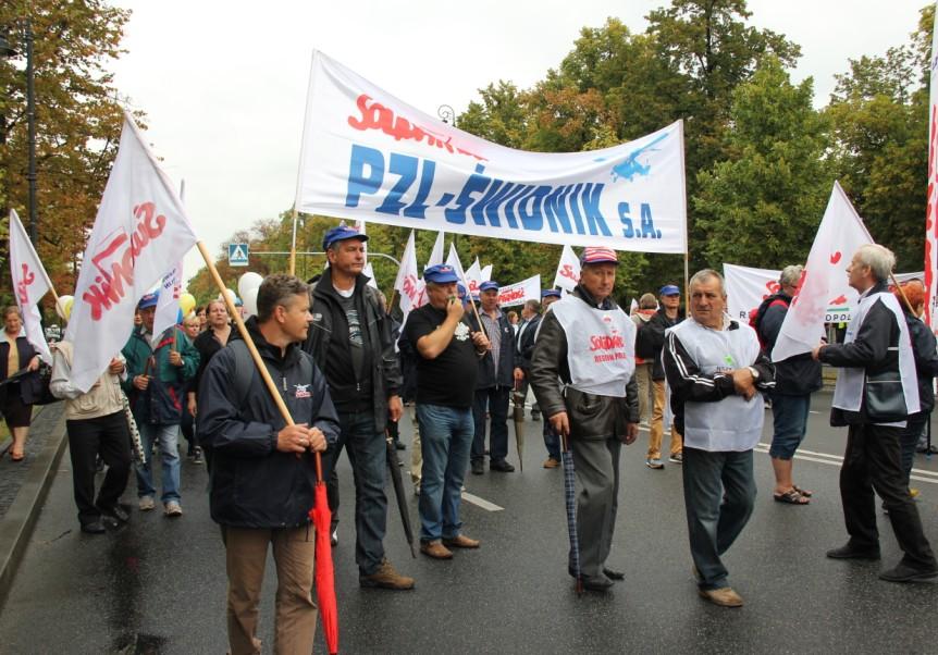 Niestety, Senat odrzucił wniosek prezydenta Andrzeja Dudy o przeprowadzeniu dodatk o we g o referendum w październiku.